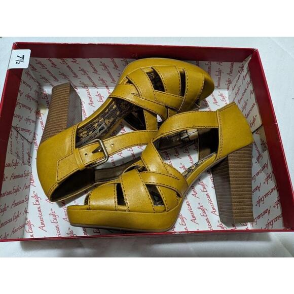 American Eagle Women's Yellow strappy Sandals Size 7.5 - Picture 9 of 9